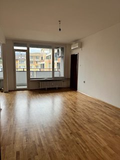 Тристаен апартамент под наем в кв. Изток, ул. Юрий Гагарин, бл. 154А
